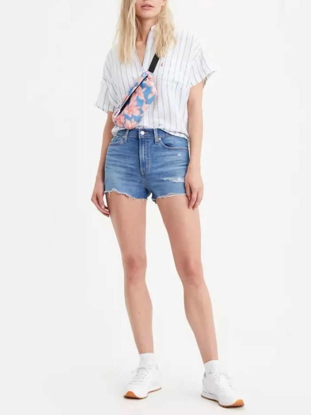 Levi’s Distressed High Rise Shorts in Tribeca Sapphire Dust Shorts Size S